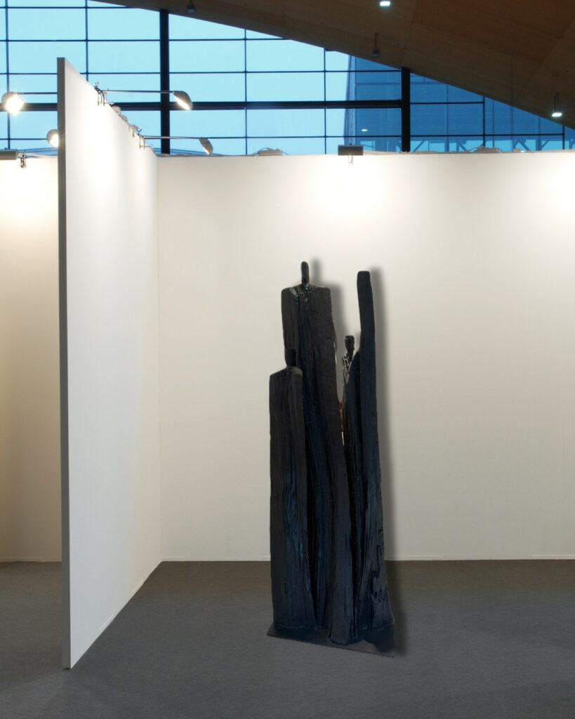 Deviner la forêt, 2021 3 figures 230 x 80 x 45 cm / 180 kg Chêne traité à l'huile de lin sous vide